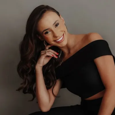 Francine da Rosa | Dentista | Harmonização Facial | Passo Fundo profile