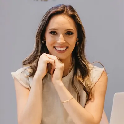 Dra. Bruna de Oliveira | Odontopediatra | Invisalign profile