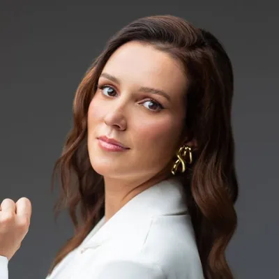 Dra Paula Sanchez - Dermatologista profile