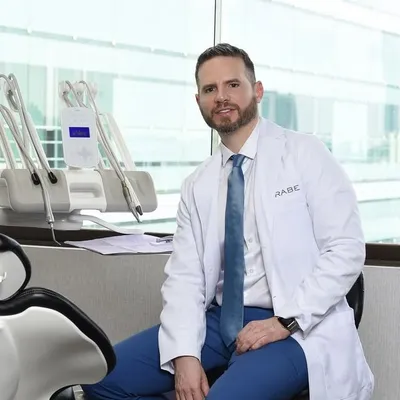 Dr Benavides | Carillas de Porcelana profile