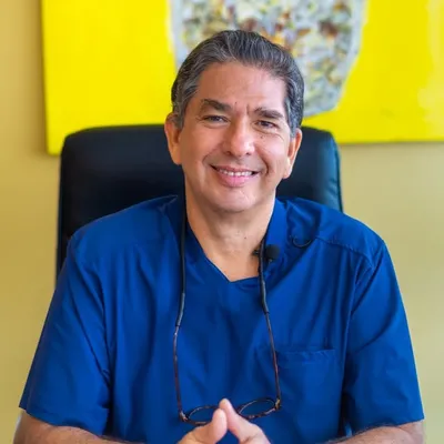 Dr. Carlos Chiriboga | Traumatólogo profile
