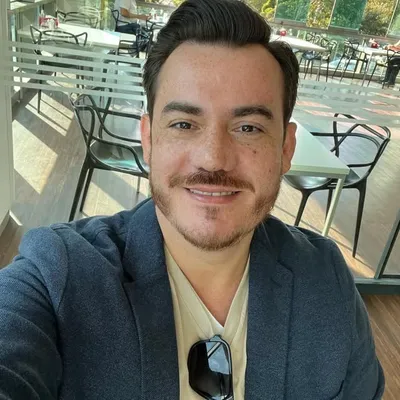 Dr. Lorenzo Lizárraga | Rinoplastia ultrasónica profile