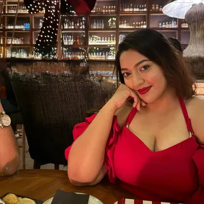 Pari Agarwal profile