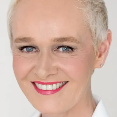 Dr. Simone Hellmann | Plastische Chirurgie & Hautverjüngung profile