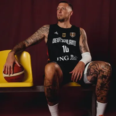Daniel Theis profile