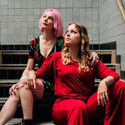 Dutch Girls In Museums | Kunst & Cultuur profile