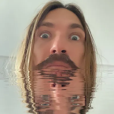 D yl a N G r aV e s profile