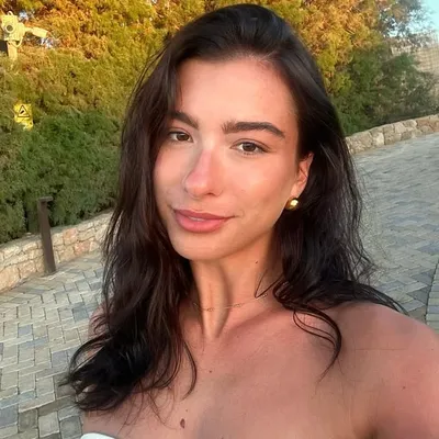 ELLA MENDES DA COSTA profile