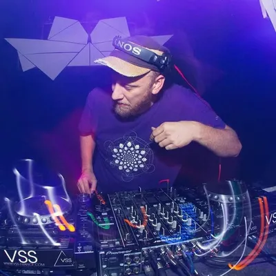 Earthling / DJ Celli � profile