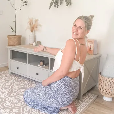 Ebony Furniture flipping | DIY profile