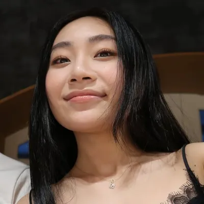 Elle profile