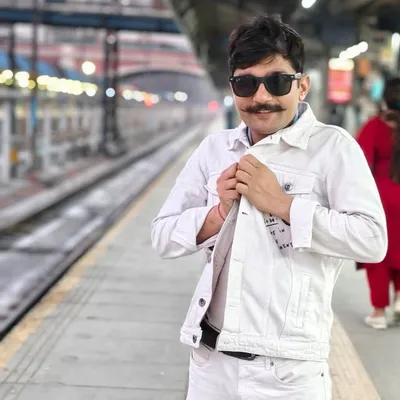 Official Ek klakar ✍️ profile