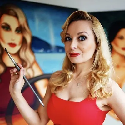 Ekaterina Moré | Frauenporträts | Originalkunst profile
