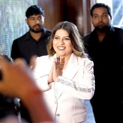 Dolly Adlakha | Makeup Artist | Educator | Content Creator profile