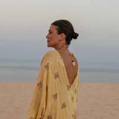 Elena Bau profile