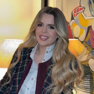 Elena Ponz profile