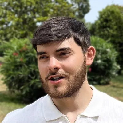 Elias Akbari profile