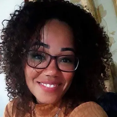 Elisa Barbosa profile