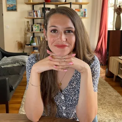 HelloFrench® - Elisabeth profile