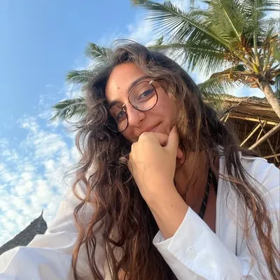 élise profile