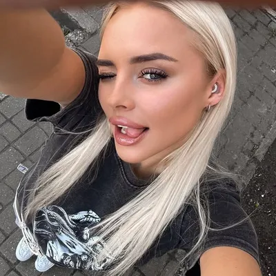 ⚜️ E L I Z E B E L L E ⚜️ profile