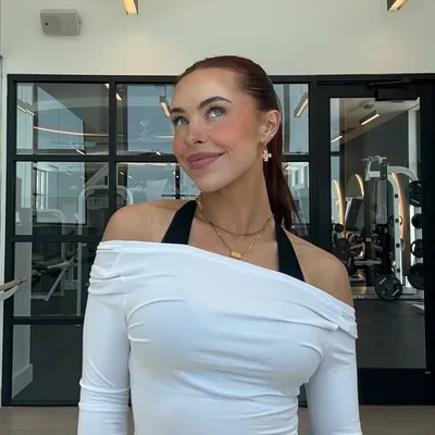 ELLE BROWN profile