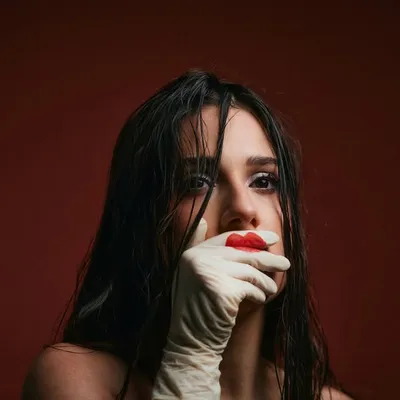 Elle | Singer profile