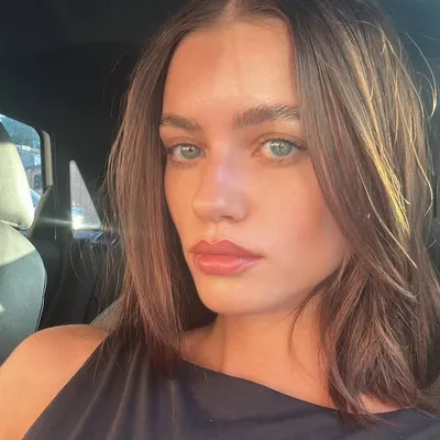 Elle Trowbridge profile