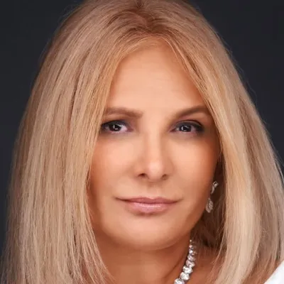 Elle Ullmann profile