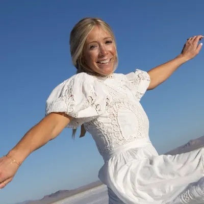 Ellie Holcomb | Music & Books profile