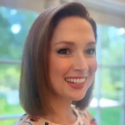 Ellie Kemper profile
