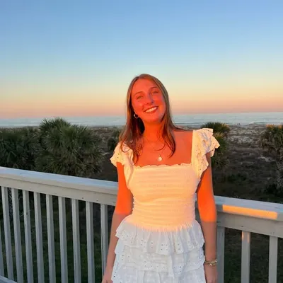 Ellie Abrams profile