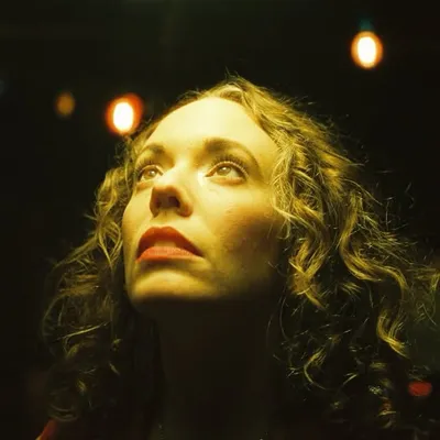 Elli Perry profile