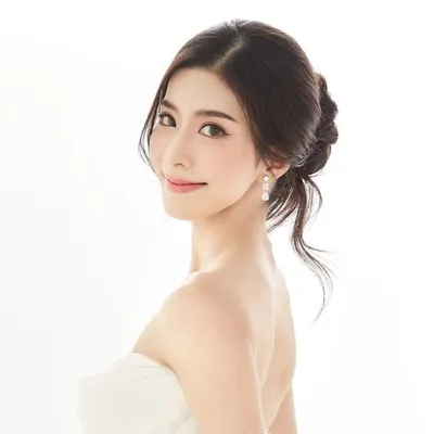 Elle profile