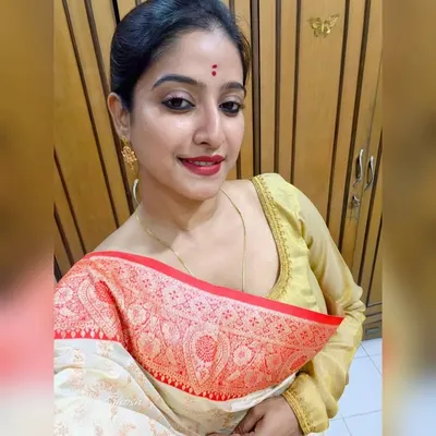 Elora Ghosh profile