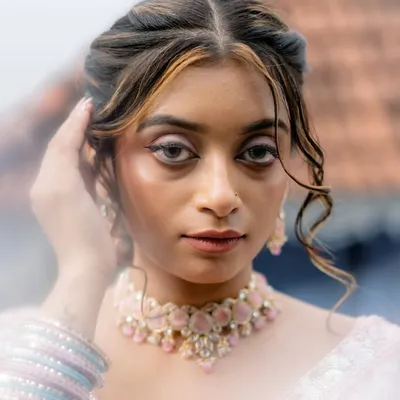 ELSA SEBASTIAN profile