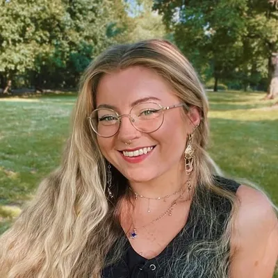 Emillie Ferris🪡 profile