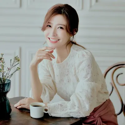 Emily Chu 空姐報報 profile