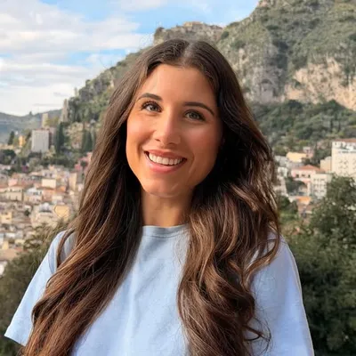 Emily Dell profile