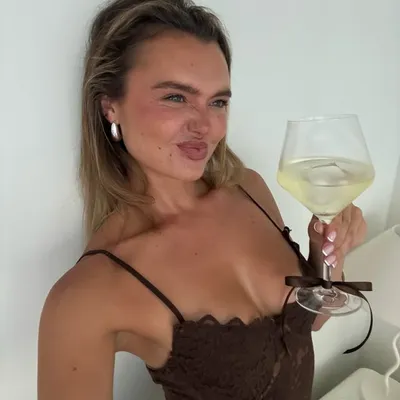 Emily Jade Bell profile