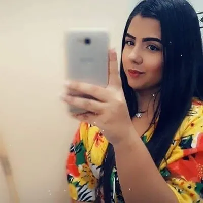 Emily Oliveira profile