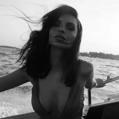 Emily Ratajkowski Closet profile
