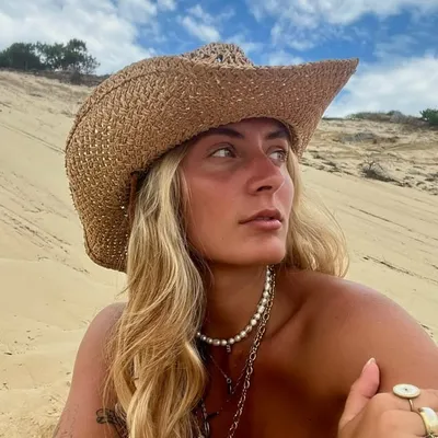 E M M A L A U R E N T 🤠 profile