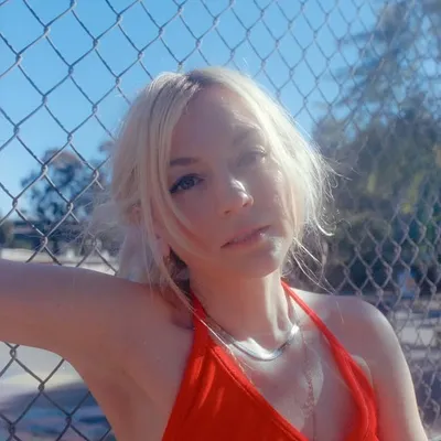 Emily Kinney profile