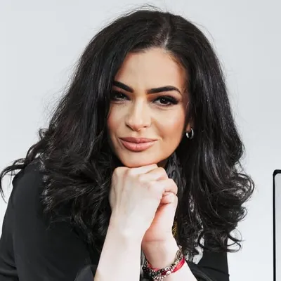 VENEERS SMILE MAKEOVER by DR WEINER profile