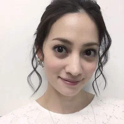 英玲奈 タレント・料理家 profile