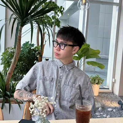 Eric Lau 刘音利 profile