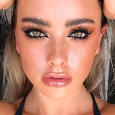 GOLD COAST MAKEUP ARTIST ERICA COFFEY profile