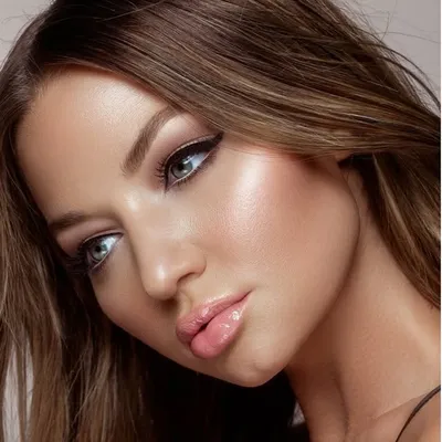 Erika Costellš¦ profile