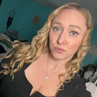 Erika Leigh Schneider profile